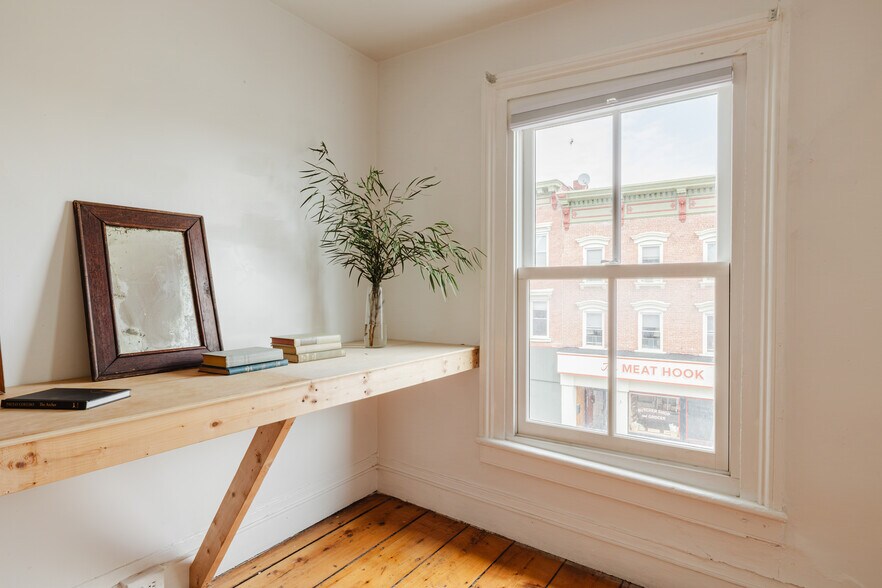 More Photos Of 323 Warren St, Hudson Storefront Retail Residential For Sale