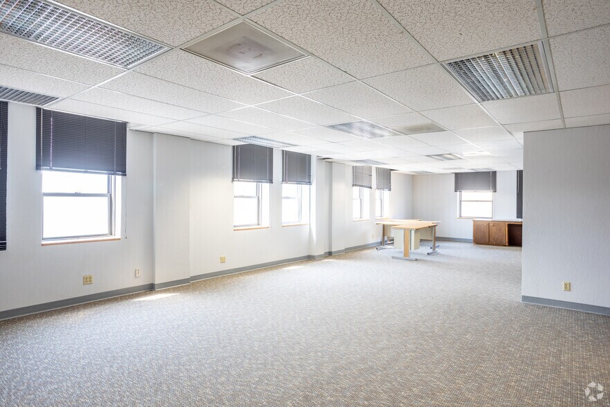 More Photos Of 1003 Central Ave, Fort Dodge Office For Sale