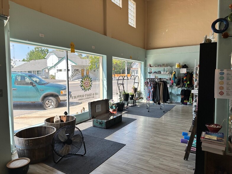 More Photos Of 705 Cottage St, Susanville Freestanding For Sale