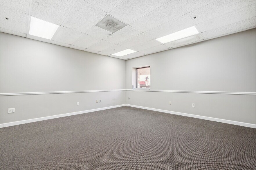 More Photos Of 3760 Peachtree Crest Dr, Duluth Industrial For Sale