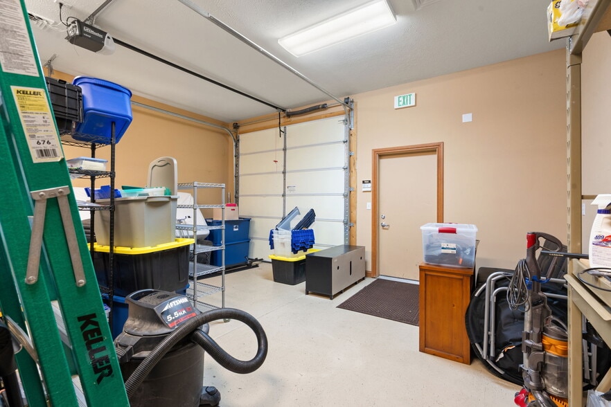 More Photos Of 2502 Beech St, Valparaiso Office For Sale