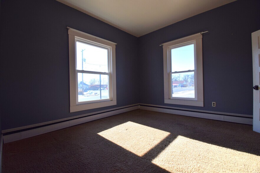 More Photos Of 102 N Park St, Sesser Restaurant For Sale