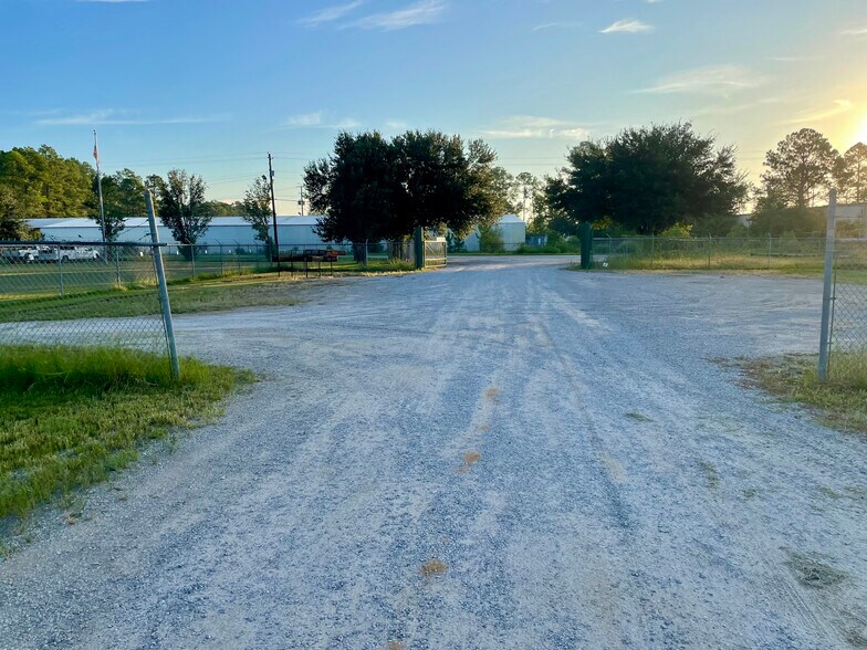 More Photos Of 3221 Anton St, Mobile Contractor Storage Yard For Sale