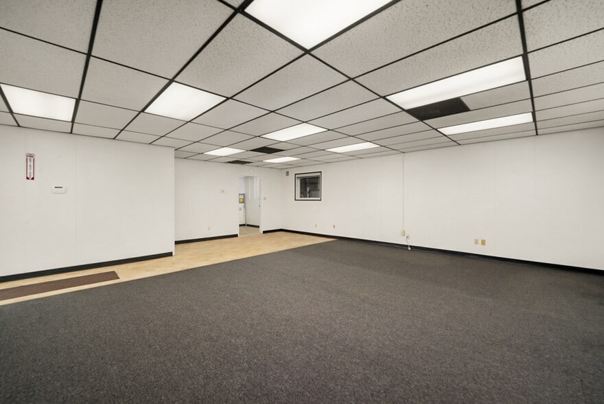 More Photos Of 6303 Seven Seas Ave, Bakersfield Warehouse For Lease