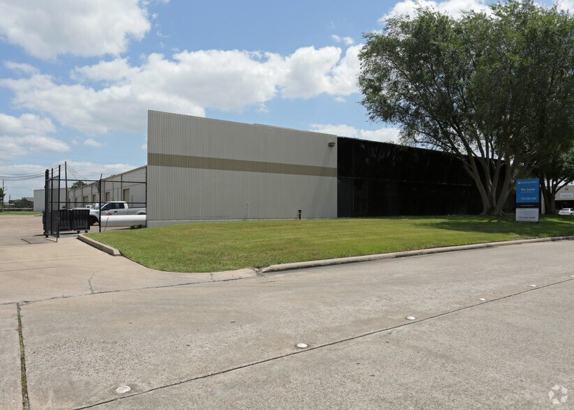 More Photos Of 10610-10618 Rockley Rd, Houston Unknown For Lease