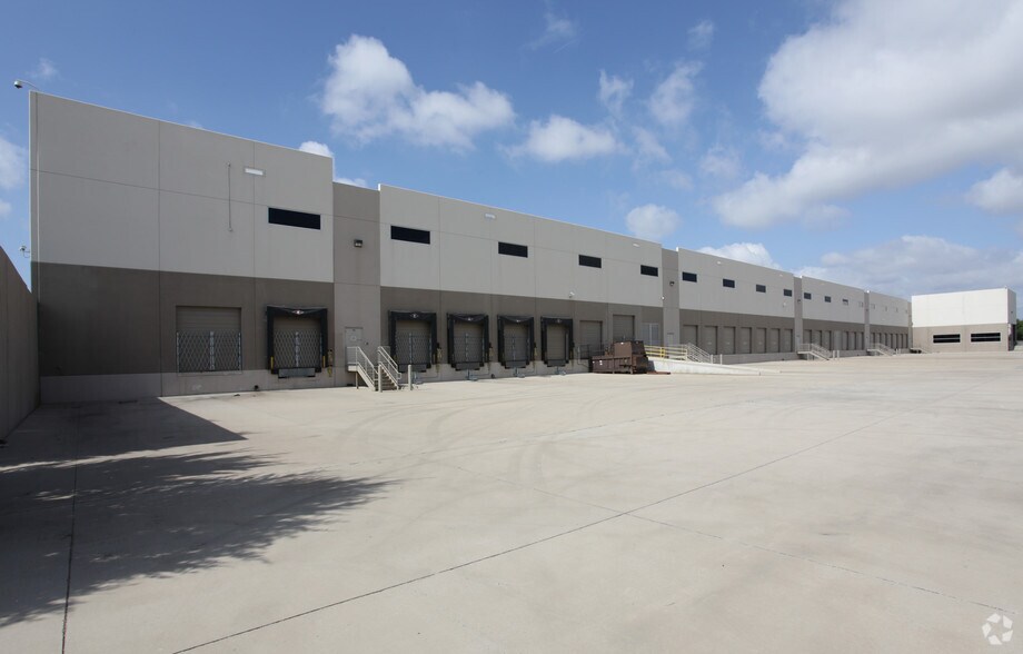 More Photos Of 1011 N 28th Ave, Dfw Airport Distribution For Lease