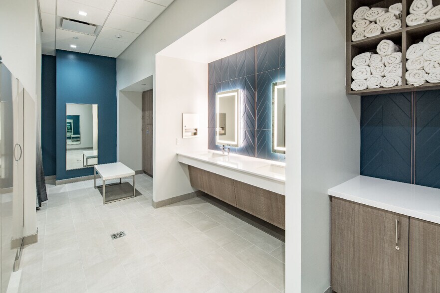 More Photos Of 3130 Fairview Park Dr, Falls Church Office For Lease