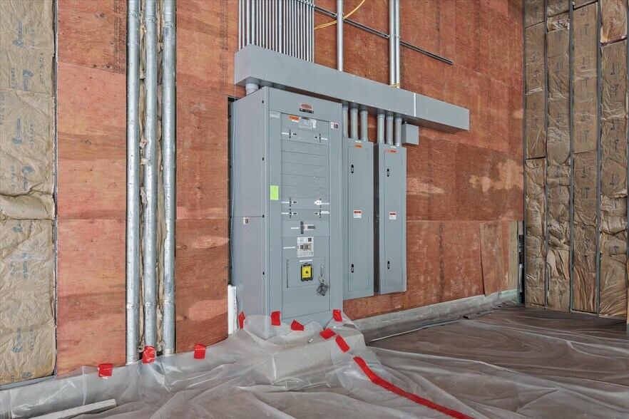 More Photos Of 41128-41496 Ann Arbor Rd E, Plymouth Storefront For Lease