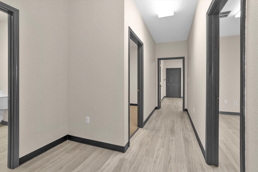 More Photos Of 11111 Neeshaw Dr, Houston Industrial For Lease
