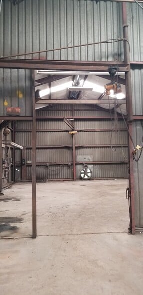 More Photos Of 6417 McGrew St, Houston Manufacturing For Lease