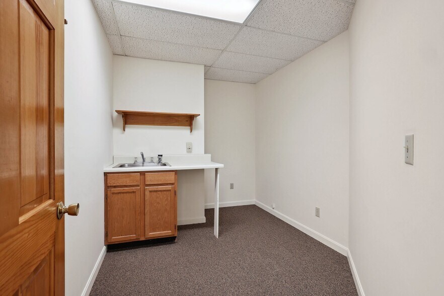More Photos Of 249 Ayer Rd, Harvard Office For Lease