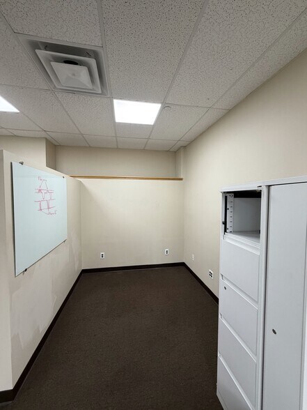 More Photos Of 80 Skyline Dr, Plainview Research And Development For Lease