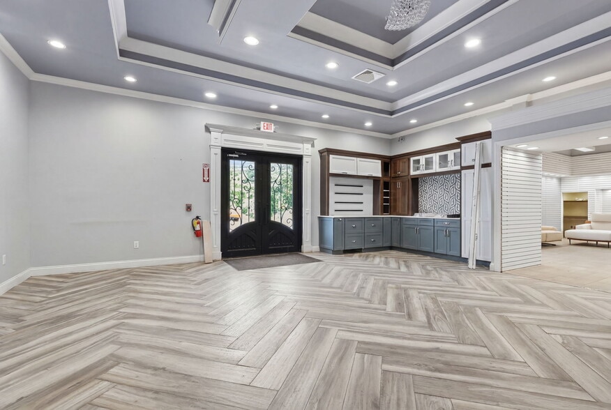 More Photos Of 17 Sweetmans Ln, Manalapan Township Freestanding For Lease