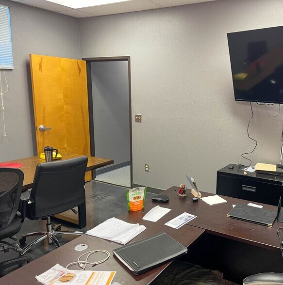 More Photos Of 6020 Midway Park Blvd NE, Albuquerque Warehouse For Lease