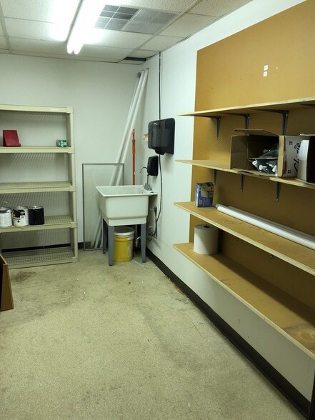 More Photos Of 4660 Portland Rd, Salem Office For Lease