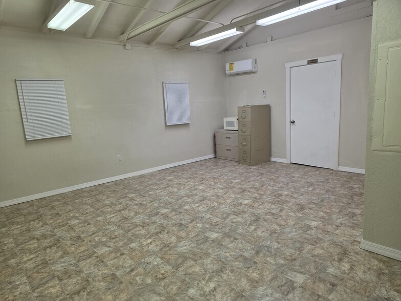 More Photos Of 94 N Hall St, LaBelle Office For Lease