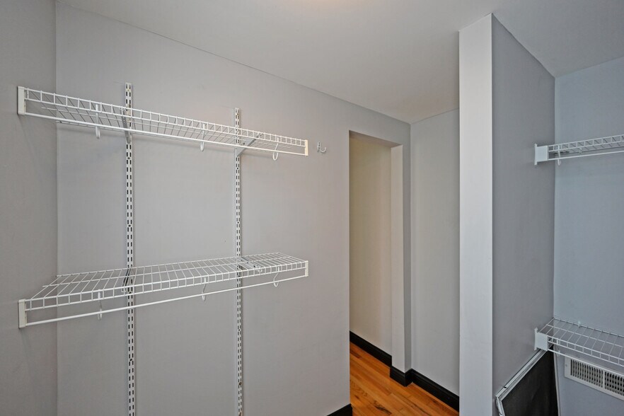 More Photos Of 226 E Clifton Ave, Cincinnati Apartments For Sale