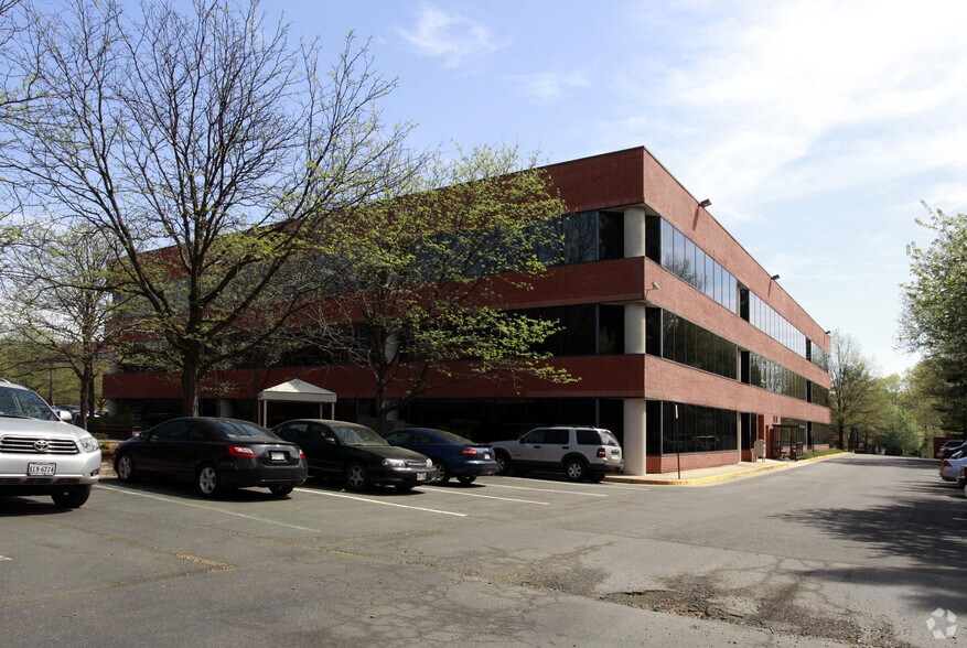 More Photos Of 10461 White Granite Dr, Oakton Office For Lease