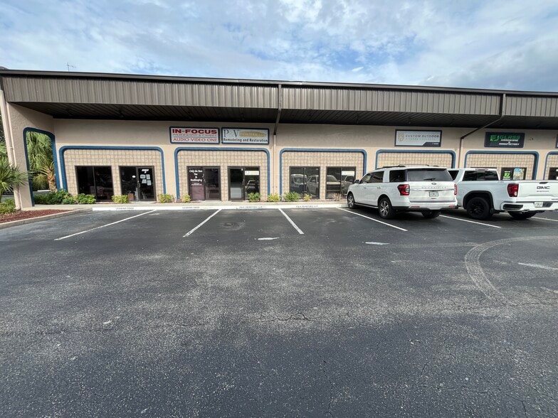 More Photos Of 12155 Metro Pky, Fort Myers Showroom For Sale