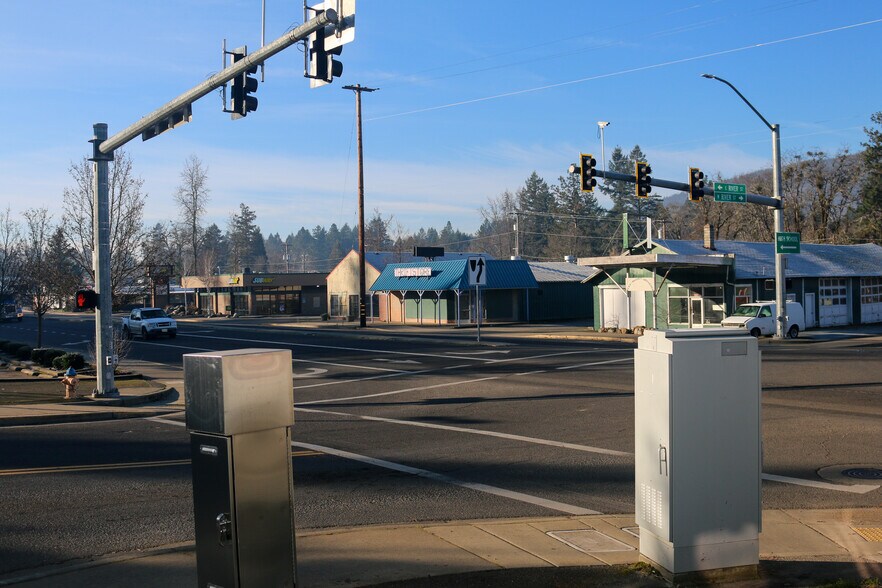 More Photos Of 144 N Redwood Hwy, Cave Junction Storefront Retail Office For Sale