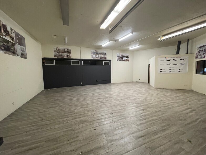 More Photos Of 4143 Foothill Blvd, Tujunga General Retail For Lease