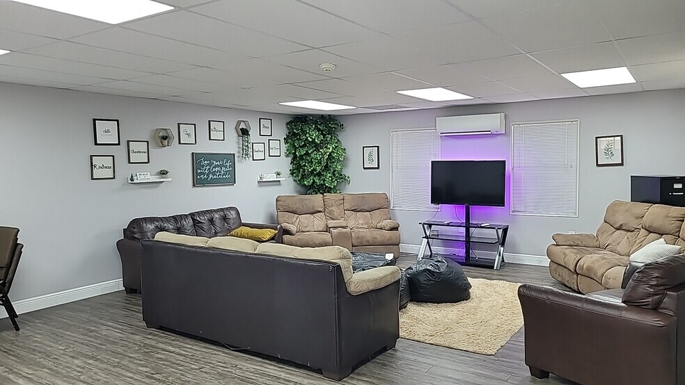 More Photos Of 100 S Grand Hwy, Clermont Schools For Sale