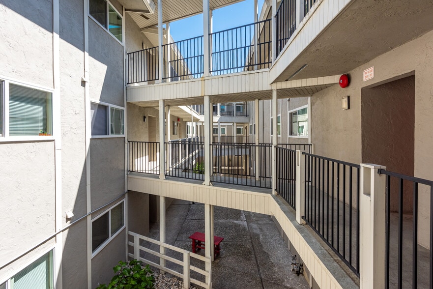 More Photos Of 8025 Beverly Dr, Rohnert Park Apartments For Sale