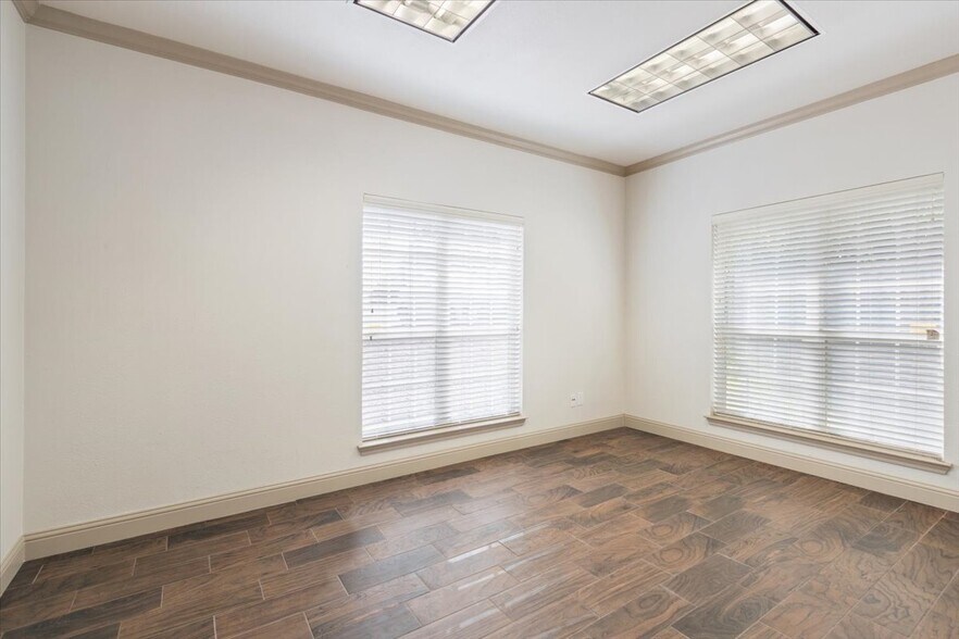 More Photos Of 1000 State Highway 6, Woodway Medical For Lease