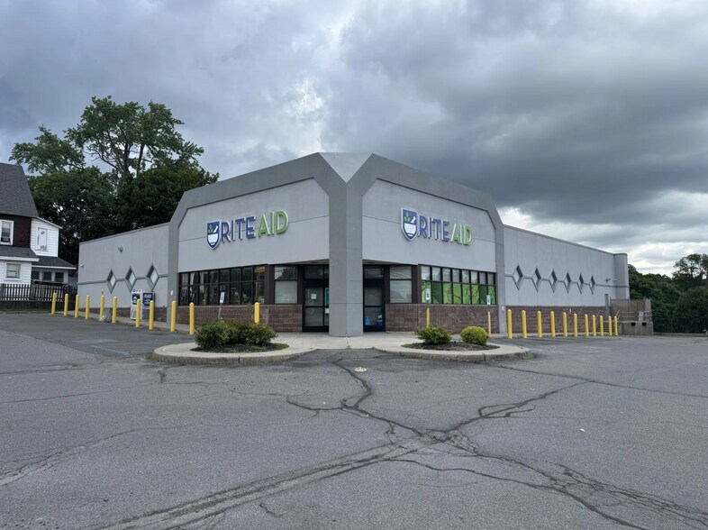 More Photos Of 149 Market St, Amsterdam Drugstore For Lease