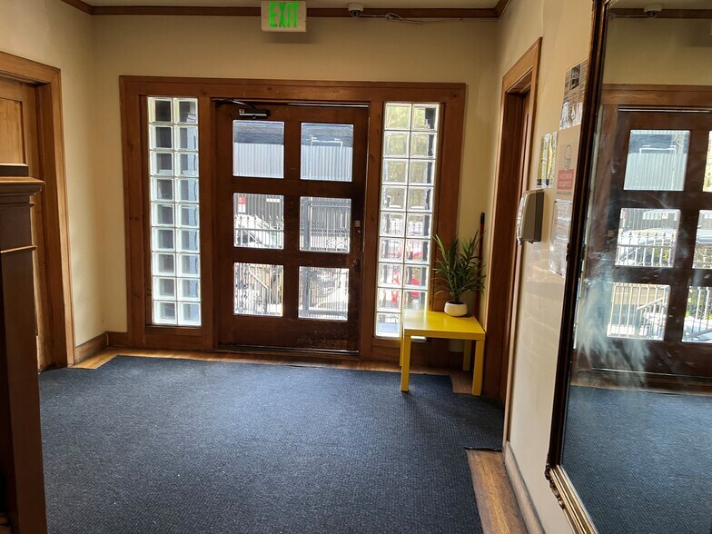 More Photos Of 1527 N McCadden Pl, Los Angeles Dormitory For Lease