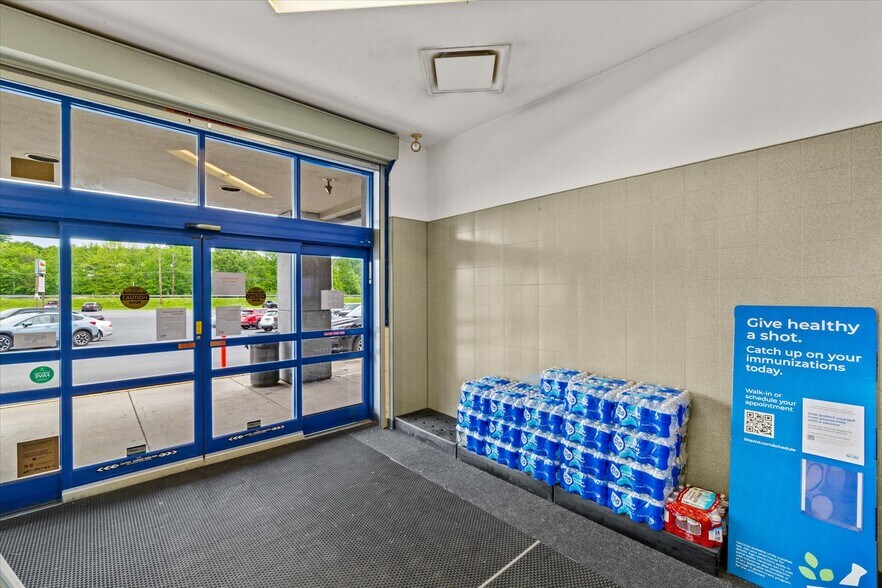 More Photos Of 44 Kings Vlg, Minersville Drugstore For Lease