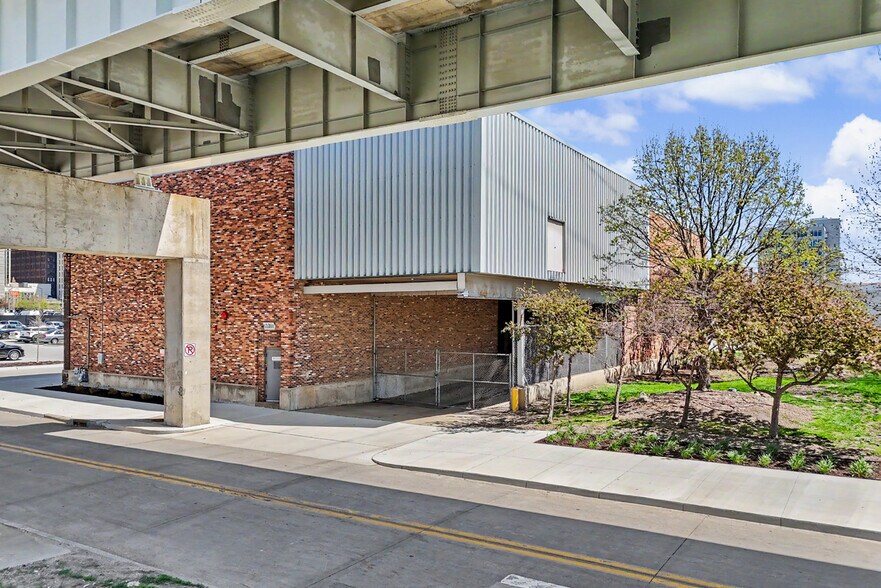 More Photos Of 113 SW 8th St, Des Moines Warehouse For Lease