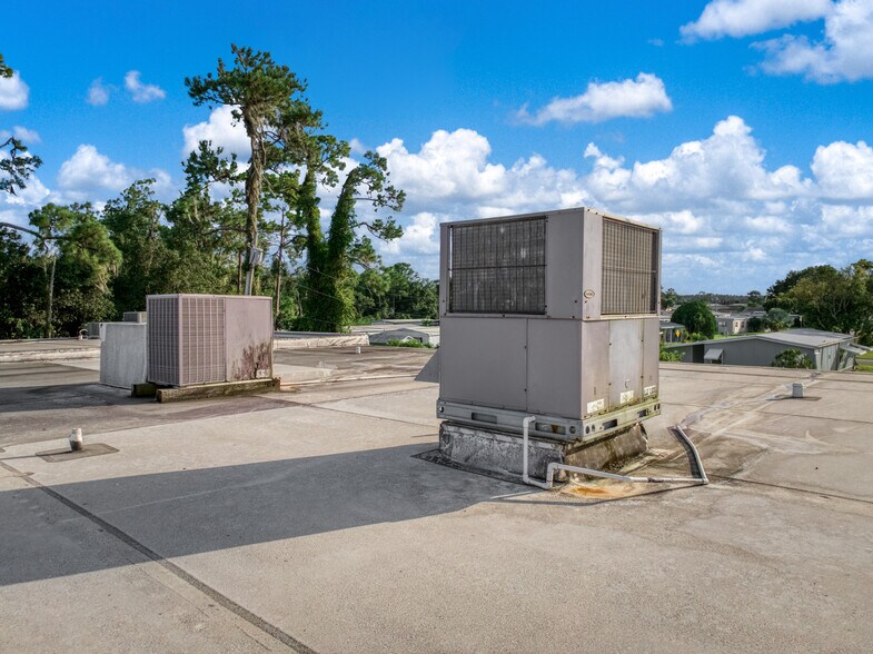 More Photos Of 33 Ryant Blvd, Sebring Medical For Sale
