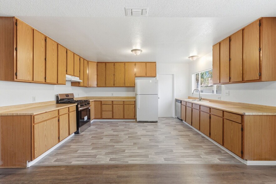 More Photos Of 559-565 61st St, San Diego Apartments For Sale