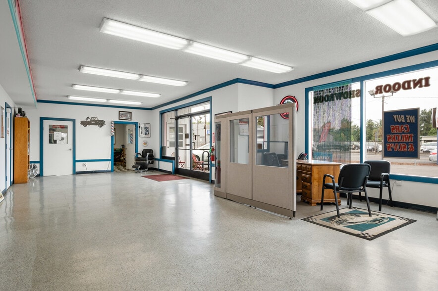 More Photos Of 3521 Franklin Blvd, Eugene Auto Dealership For Sale