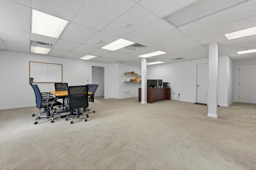 More Photos Of 24 Stickney Ter, Hampton Office For Sale