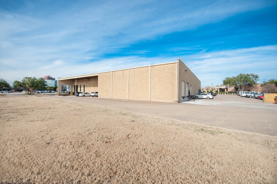 More Photos Of 1900 Jay Ell Dr, Richardson Flex For Lease