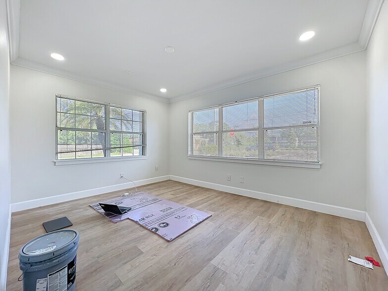 More Photos Of 507 East St, Longwood Office Residential For Lease