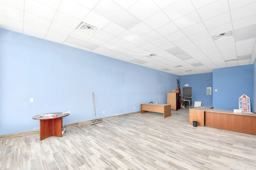 More Photos Of 7803 Jensen Dr, Houston Convenience Store For Lease