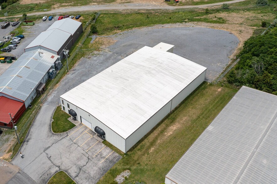 Primary Photo Of 2009 Brookside Ln, Kingsport Distribution For Lease
