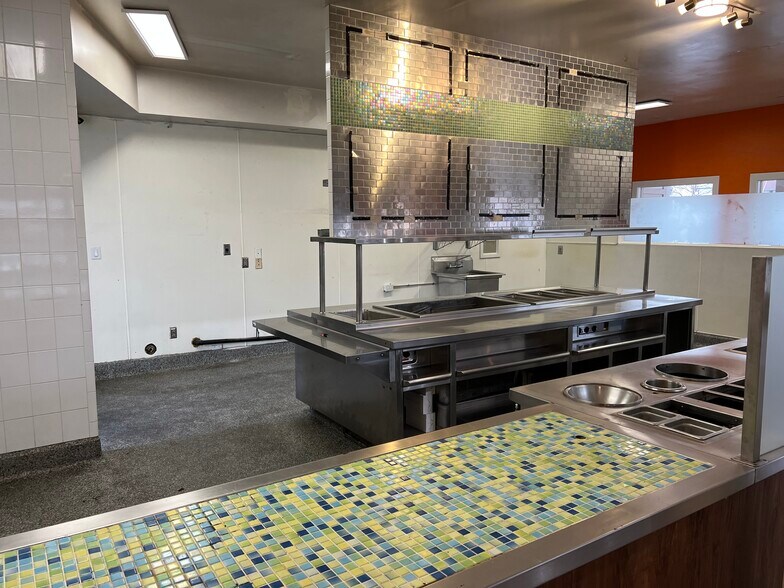 More Photos Of 900 Embarcadero del Mar, Goleta Restaurant For Lease