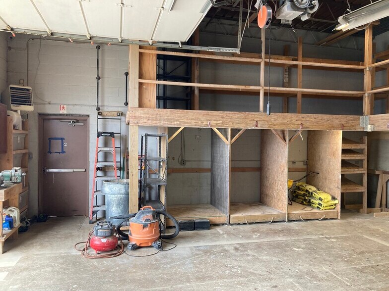 More Photos Of 3046 Industrial Blvd, Bethel Park Light Manufacturing For Lease