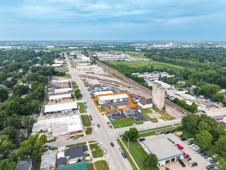More Photos Of 415 S Kansas Ave, Olathe Warehouse For Lease