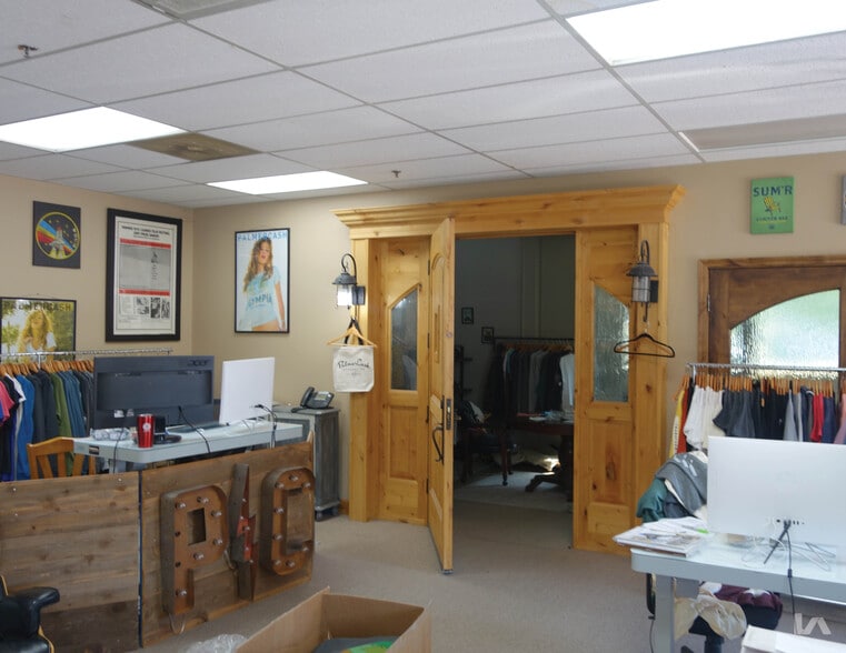 More Photos Of 361-443 Steelhead Way, Boise Warehouse For Lease