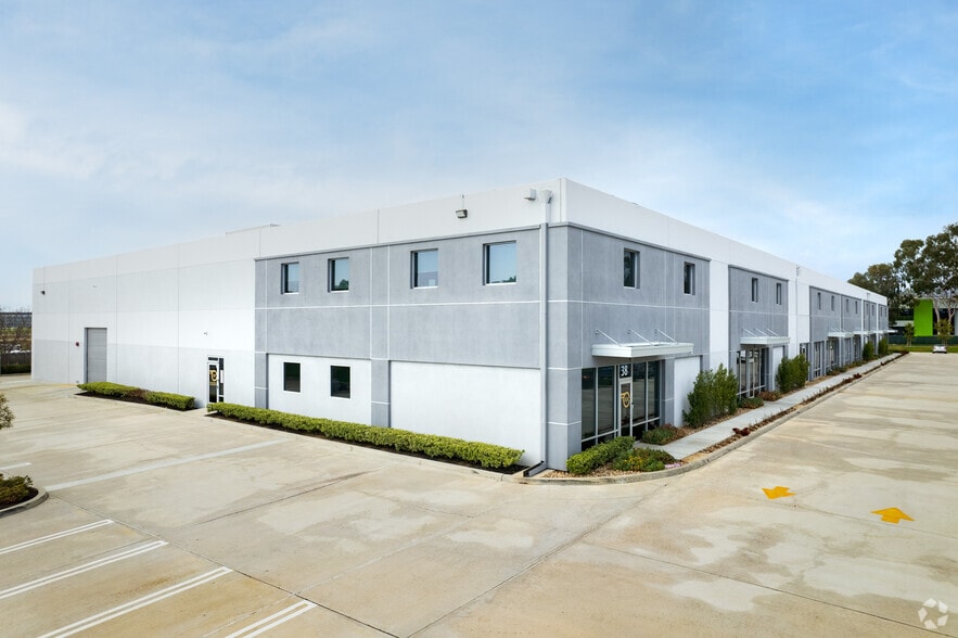 Primary Photo Of 18-36 Thomas, Irvine Warehouse For Lease