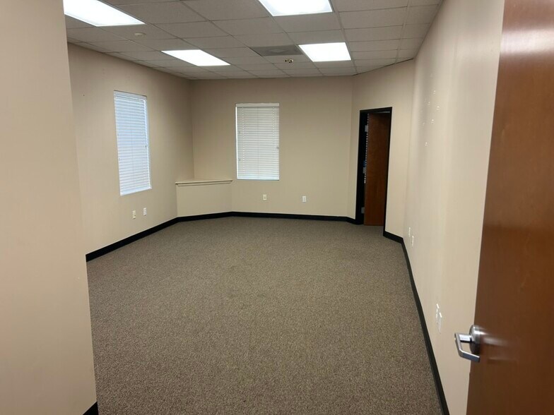 More Photos Of 203 N Railroad Ave, Pflugerville Office For Lease