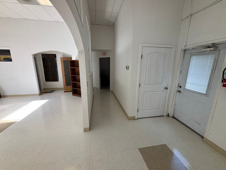 More Photos Of 625-725 San Aleso Ave, Sunnyvale Light Distribution For Lease