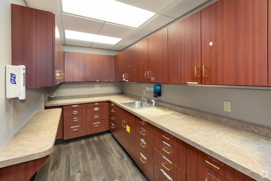 More Photos Of 2828 E State Blvd, Fort Wayne Medical For Sale