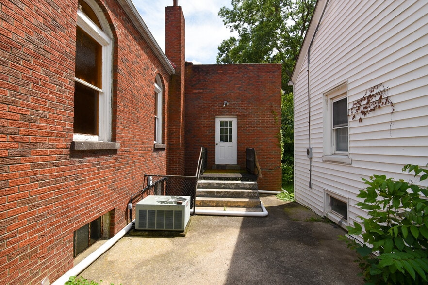 More Photos Of 65 Highland Ave, Lancaster Religious Facility For Sale