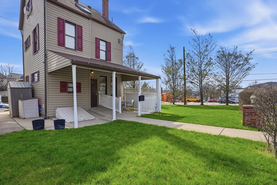 More Photos Of 8306 Ohio River Blvd, Pittsburgh Office For Sale